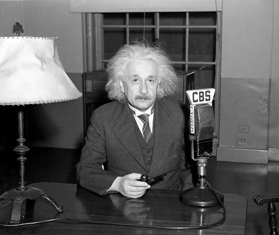 Young Pinay student rejected in UK school learns she has higher IQ than Einstein Young Pinay student rejected in UK school learns she has higher IQ than Einstein