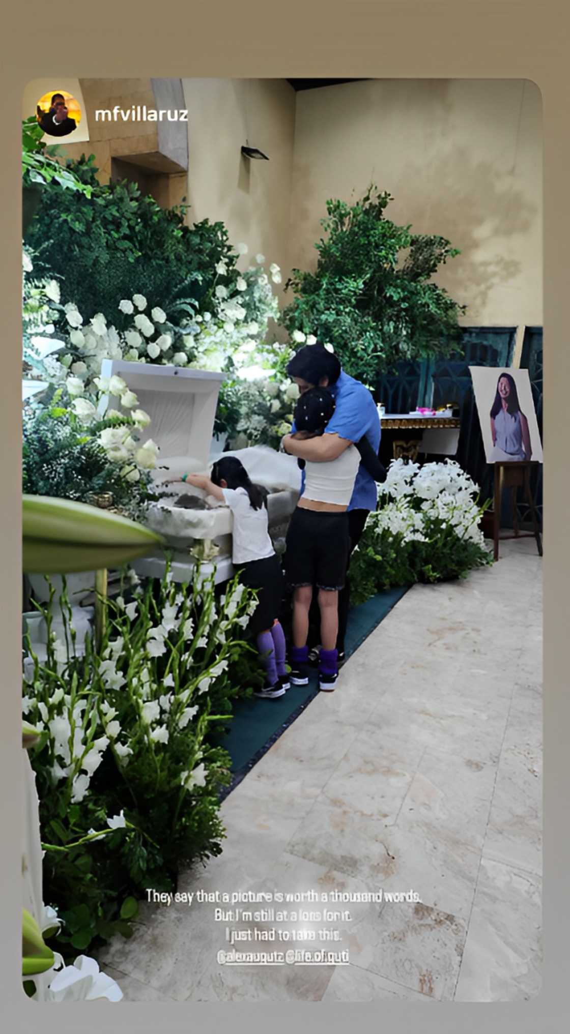 Picture ng naulilang mag-aama sa harap ng kabaong ni Alexa Gutierrez, umantig sa puso ng marami Picture ng naulilang mag-aama sa harap ng kabaong ni Alexa Gutierrez, umantig sa puso ng marami