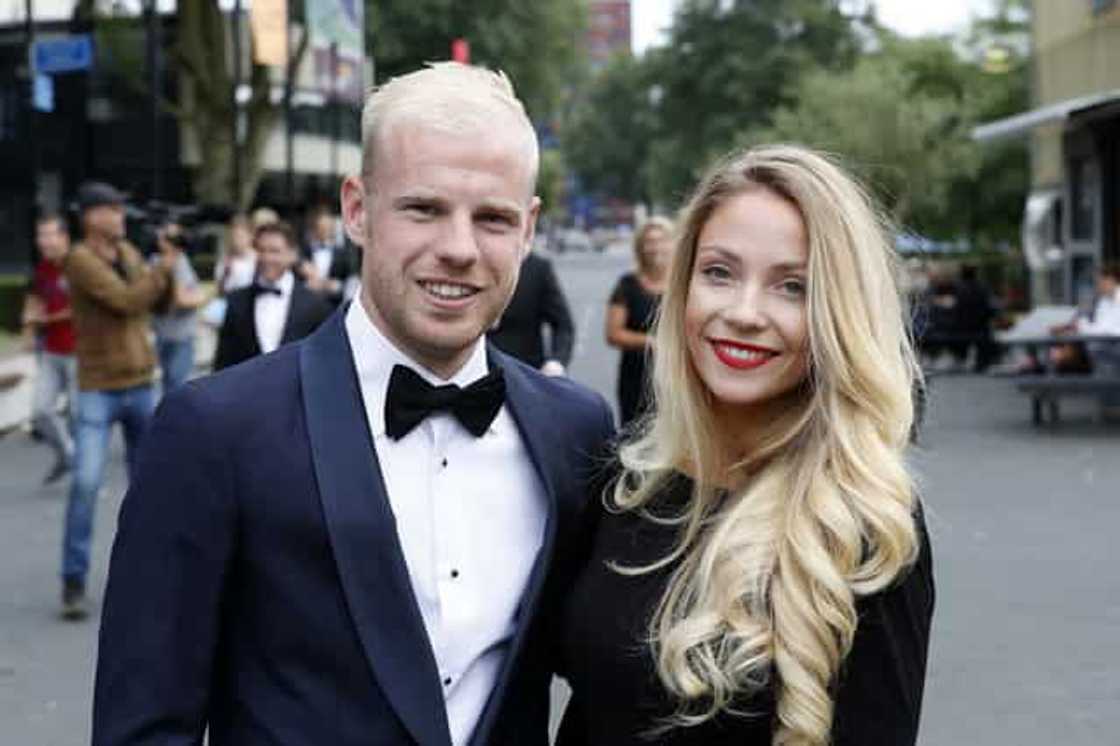 Everton players wives and girlfriends Everton players wives and girlfriends