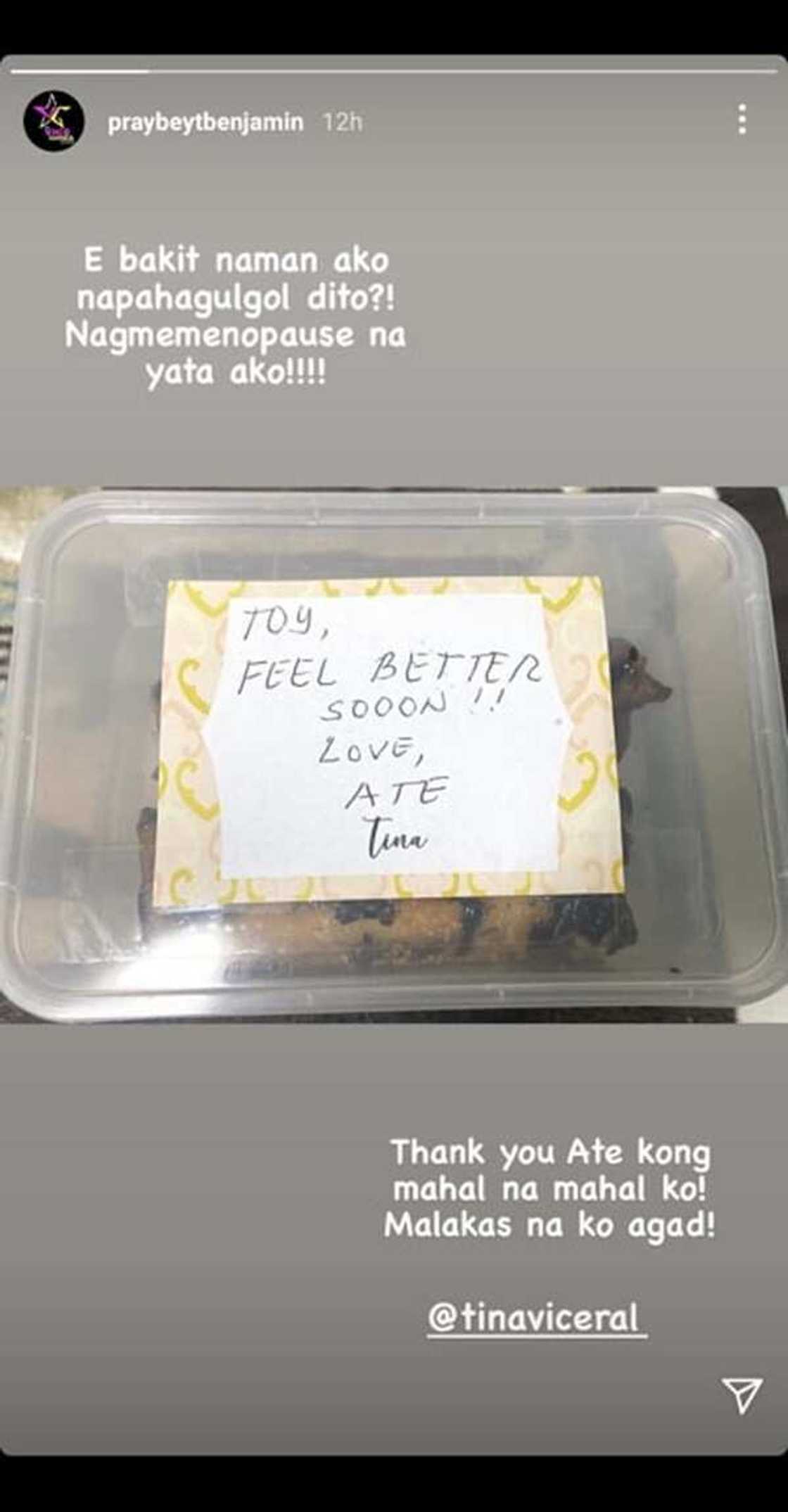 Vice Ganda, napahagulgol matapos makatanggap ng regalo mula sa Ate Tina niya Vice Ganda, napahagulgol matapos makatanggap ng regalo mula sa Ate Tina niya