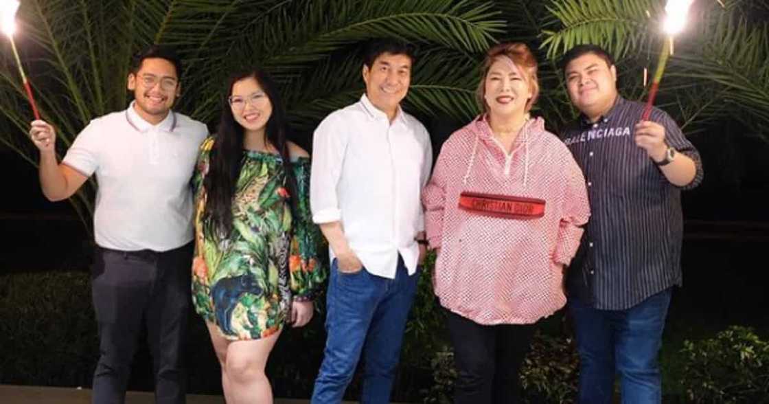 Raffy Tulfo, bumawi sa misis matapos makalimutang mag-bigay ng b-day gift Raffy Tulfo, bumawi sa misis matapos makalimutang mag-bigay ng b-day gift
