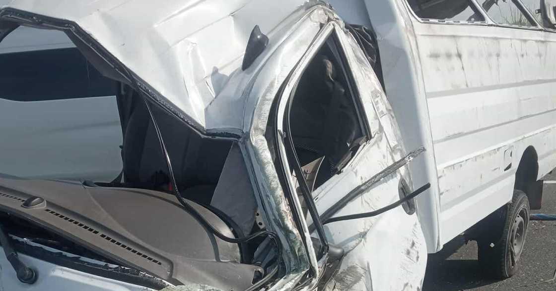 Fatal van crash on CLLEX in Tarlac leaves 5 dead and 9 others injured Fatal van crash on CLLEX in Tarlac leaves 5 dead and 9 others injured