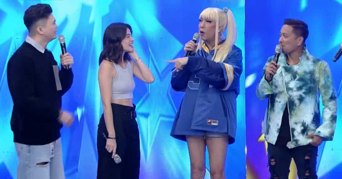 Vice Ganda, Anne Curtis, Vhong Navarro, Jhong Hilario, nagkwentuhan ukol sa GMA Gala 2023 Vice Ganda, Anne Curtis, Vhong Navarro, Jhong Hilario, nagkwentuhan ukol sa GMA Gala 2023