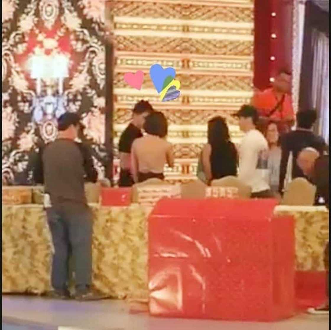 Viral na litrato ni Julie Anne San Jose at Alden Richards na magkayakap, pinagtalunan ilang fans Viral na litrato ni Julie Anne San Jose at Alden Richards na magkayakap, pinagtalunan ilang fans