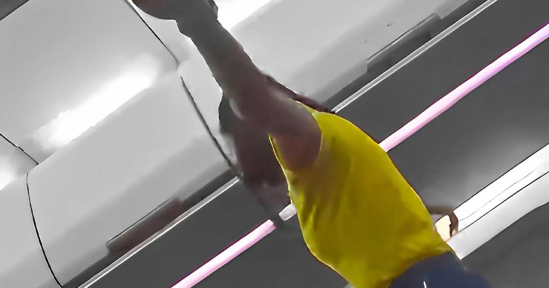 Vid ng flight attendant kalmadong ipinaalala sa pasahero gagawin sa gitna ng plane emergency, viral Vid ng flight attendant kalmadong ipinaalala sa pasahero gagawin sa gitna ng plane emergency, viral