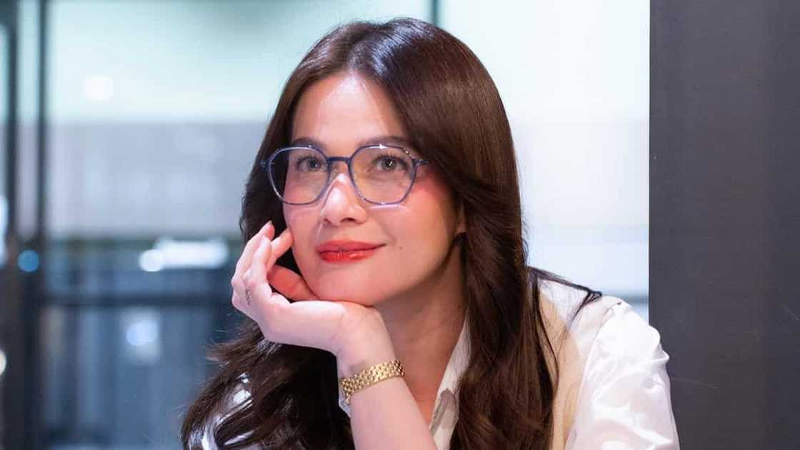 Bea Alonzo, viral dahil sa paghawak ng cake sa All Out Sundays; umani rin ng papuri Bea Alonzo, viral dahil sa paghawak ng cake sa All Out Sundays; umani rin ng papuri