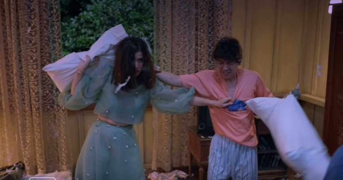 Carlo Aquino, ibinunyag na nagalit ang ina dahil sa pillow fight scene nila ni Anne Curtis