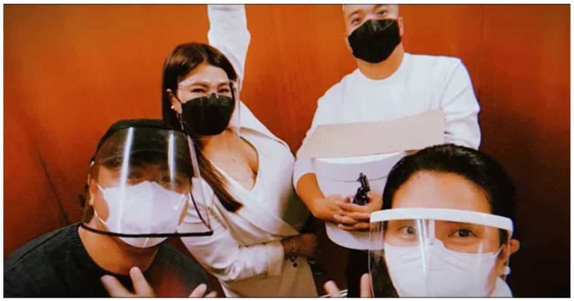 Neil Arce, ikinuwento ang memorable na pagpila nila sa elevator patungo sa venue ng kasalan Neil Arce, ikinuwento ang memorable na pagpila nila sa elevator patungo sa venue ng kasalan