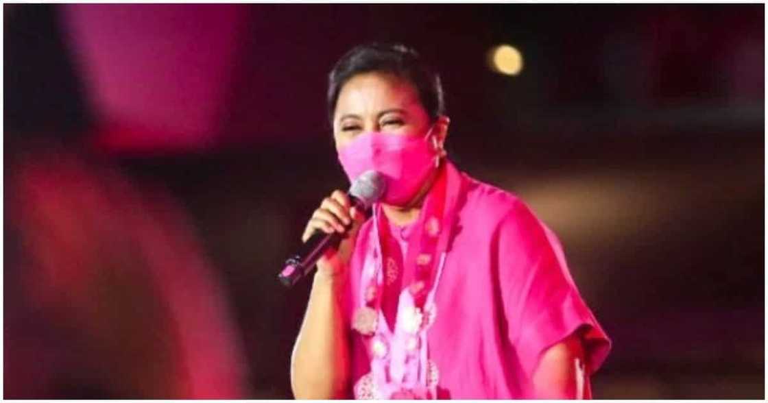 Video ni VP Leni na pinapanhik sa stage ang nag-request ng "mother's hug", viral Video ni VP Leni na pinapanhik sa stage ang nag-request ng "mother's hug", viral