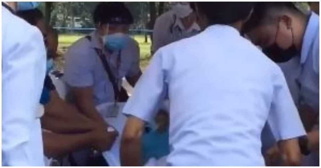 4 na binakunahan ng Coronavac ng Sinovac, sinamaan ng pakiramdam 4 na binakunahan ng Coronavac ng Sinovac, sinamaan ng pakiramdam