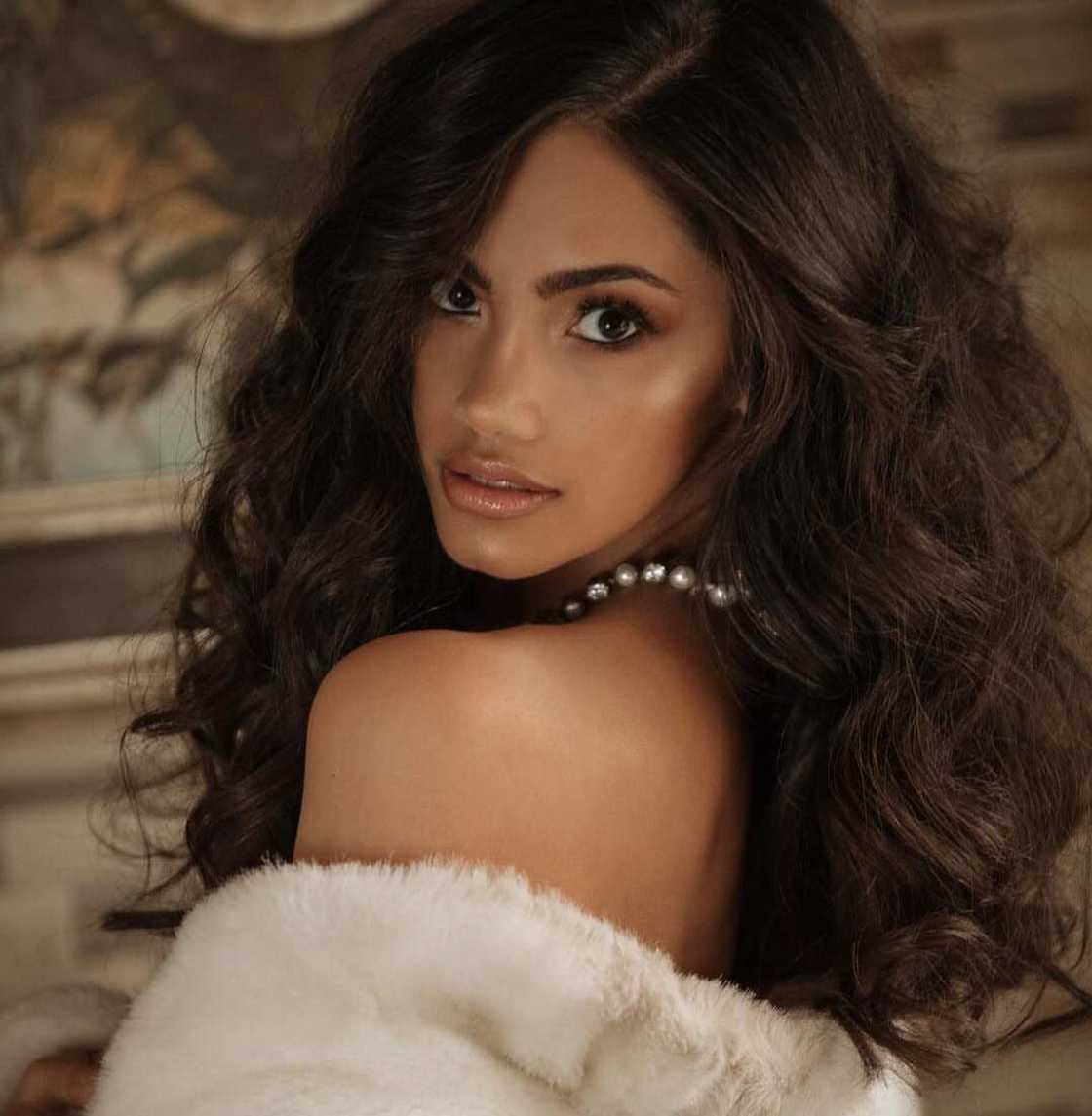 Bryiana Noelle Flores Bryiana Noelle Flores