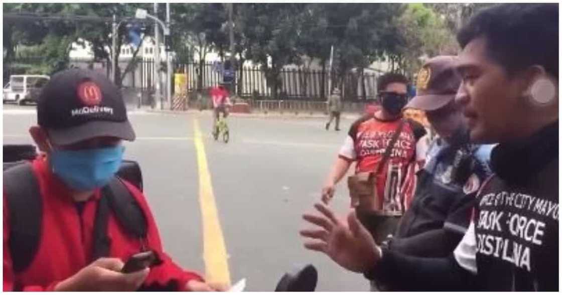 Enforcer sa food delivery rider: 'Di bawal ang pagkain, pagpasok ng tao bawal' Enforcer sa food delivery rider: 'Di bawal ang pagkain, pagpasok ng tao bawal'
