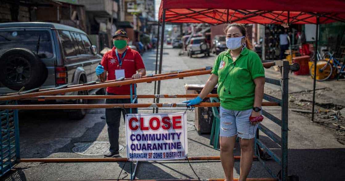 Hindi raw essential ang tubig ayon sa isang hepe ng mga barangay tanod; usapan nauwi sa bugbugan Hindi raw essential ang tubig ayon sa isang hepe ng mga barangay tanod; usapan nauwi sa bugbugan