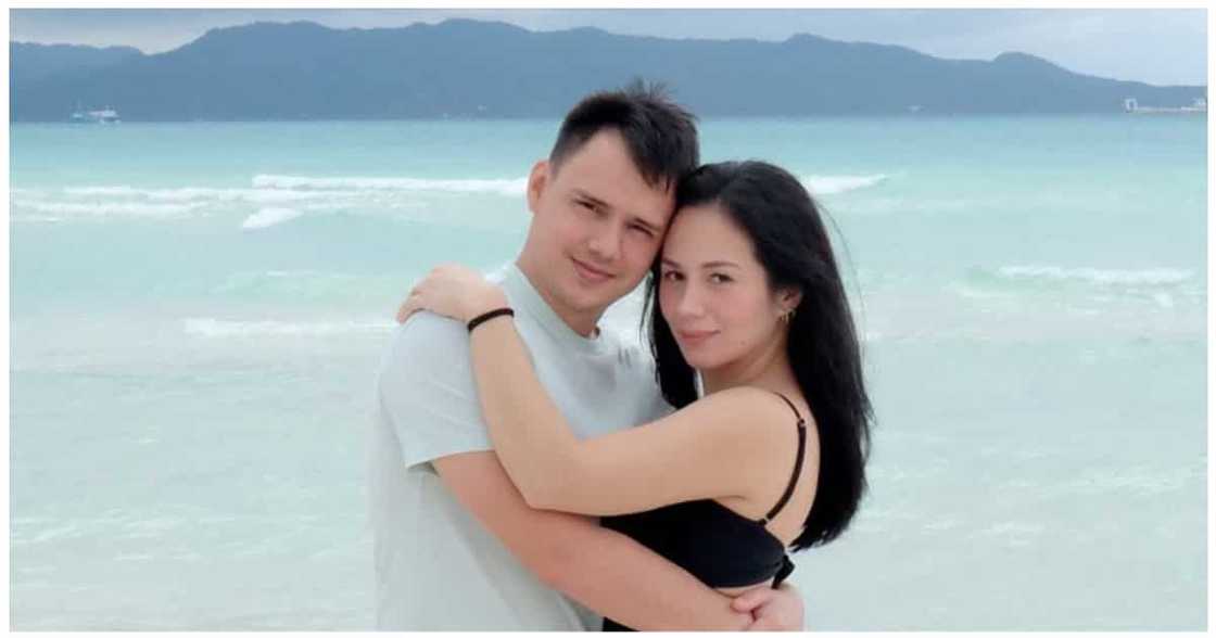 Patrick Garcia at asawang si Nikka Garcia, pinasilip ang kanilang inihandang hospital bag Patrick Garcia at asawang si Nikka Garcia, pinasilip ang kanilang inihandang hospital bag