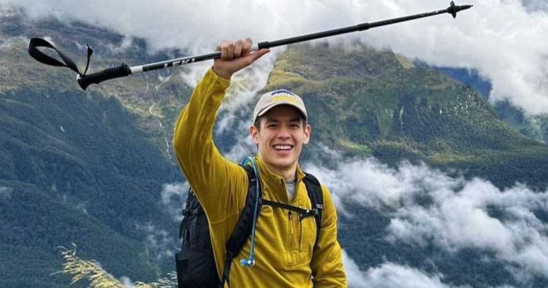 Jake Ejercito, nirepost nakakatuwang post ng kapatid na si Jacob ukol sa pagsuot ng huli sa sapatos ng aktor Jake Ejercito, nirepost nakakatuwang post ng kapatid na si Jacob ukol sa pagsuot ng huli sa sapatos ng aktor
