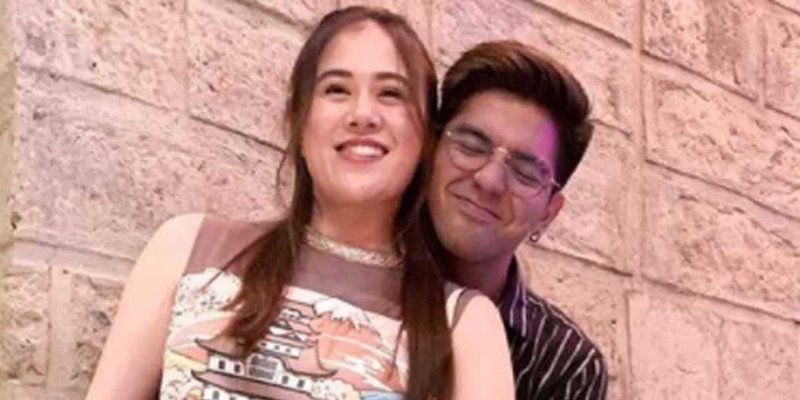 Mark Herras, shows how he and Nicole Donesa are holding on in latest post Mark Herras, shows how he and Nicole Donesa are holding on in latest post