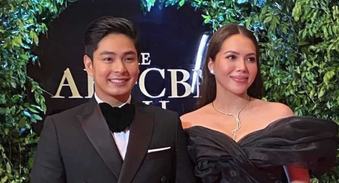 Singsing na suot ni Julia Montes sa ABS-CBN ball, agaw-pansin Singsing na suot ni Julia Montes sa ABS-CBN ball, agaw-pansin