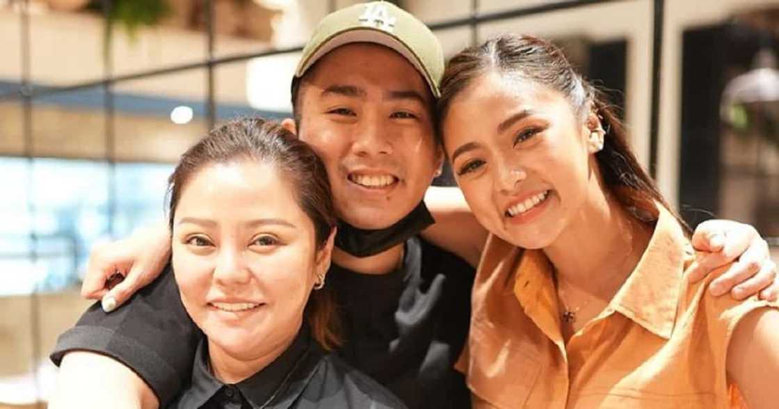 Kim Chiu, dinalaw sa b-day niya ng pilotong kapatid after 8 years apart Kim Chiu, dinalaw sa b-day niya ng pilotong kapatid after 8 years apart