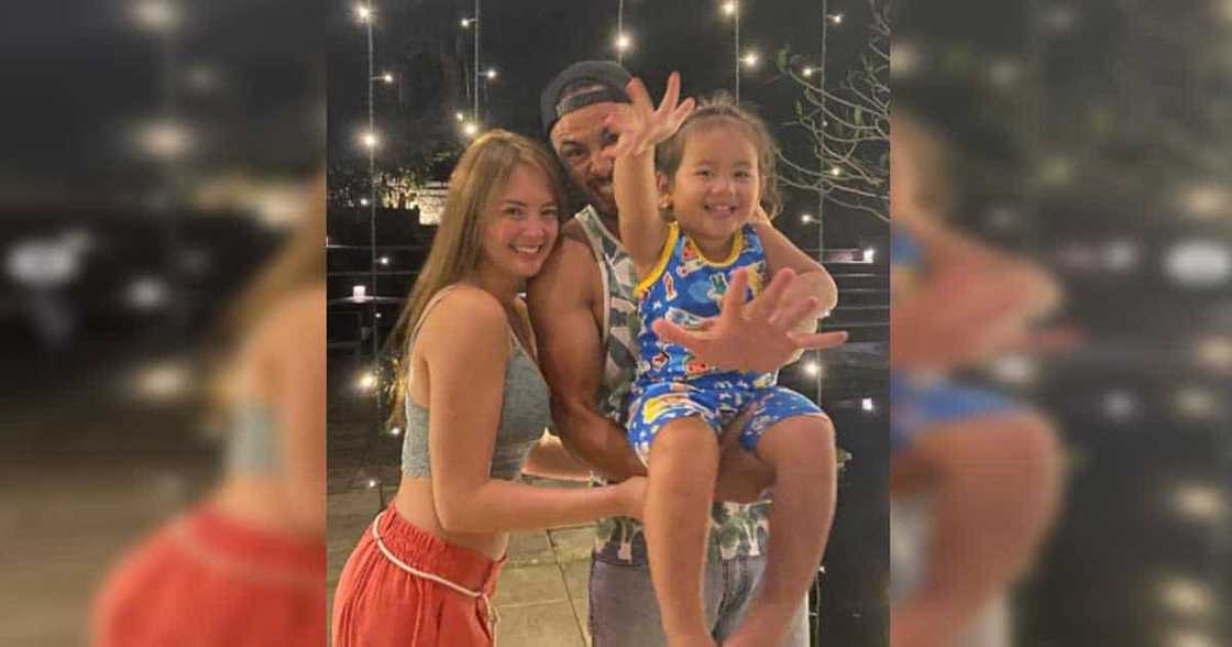 "Instant Tatay!" Derek Ramsay gets furious at basher who threw shade at Ellen Adarna "Instant Tatay!" Derek Ramsay gets furious at basher who threw shade at Ellen Adarna