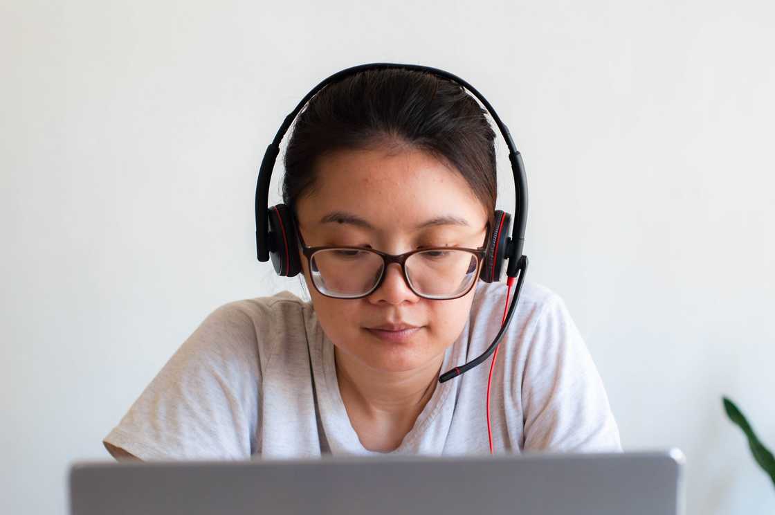 An agent listens emotionally during a call.