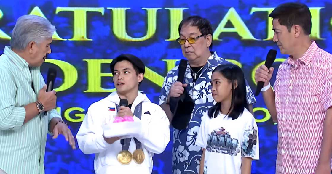 Carlos Yulo, ibinida sa 'Eat Bulaga' ang "pampaswerte" niyang dala Carlos Yulo, ibinida sa 'Eat Bulaga' ang "pampaswerte" niyang dala