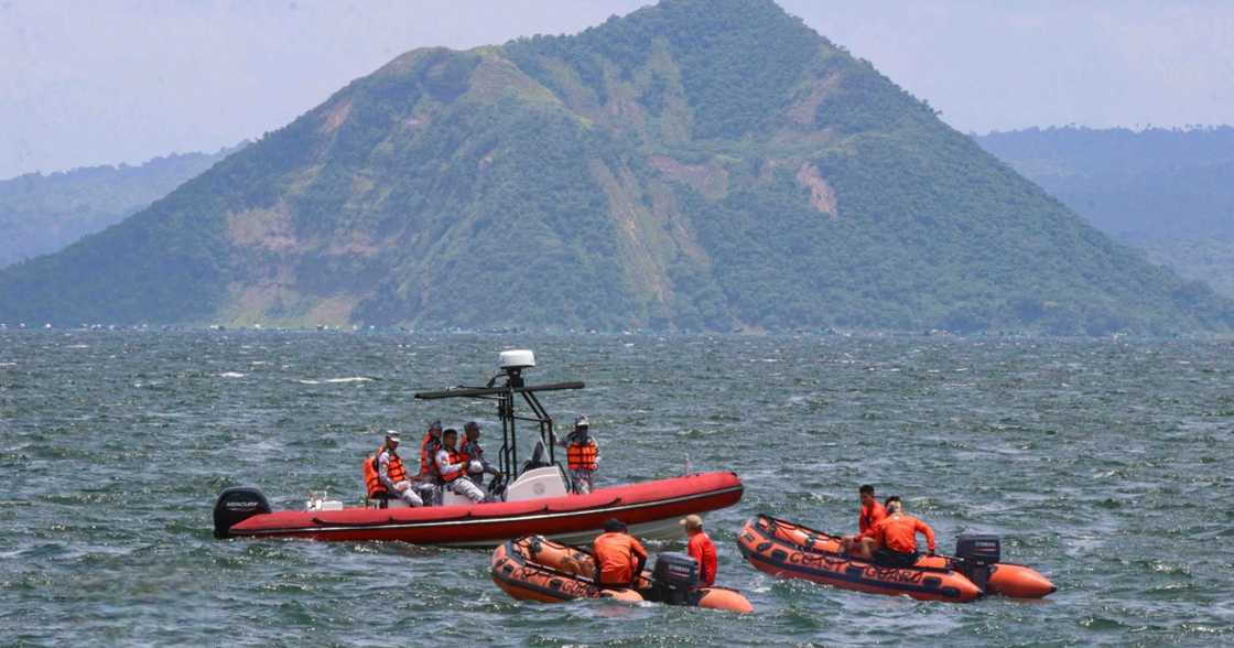 Grim find in Taal Lake: Sacks of bones, sinkers recovered by PCG divers Grim find in Taal Lake: Sacks of bones, sinkers recovered by PCG divers