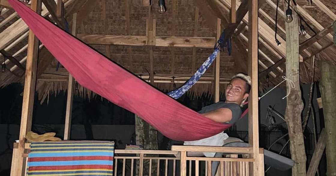 Philmar Alipayo, ipinagdiwang ang Pasko sa gitna ng kalunos-lunos na kalagayan ng Siargao: “Tuloy ang Pasko” Philmar Alipayo, ipinagdiwang ang Pasko sa gitna ng kalunos-lunos na kalagayan ng Siargao: “Tuloy ang Pasko”
