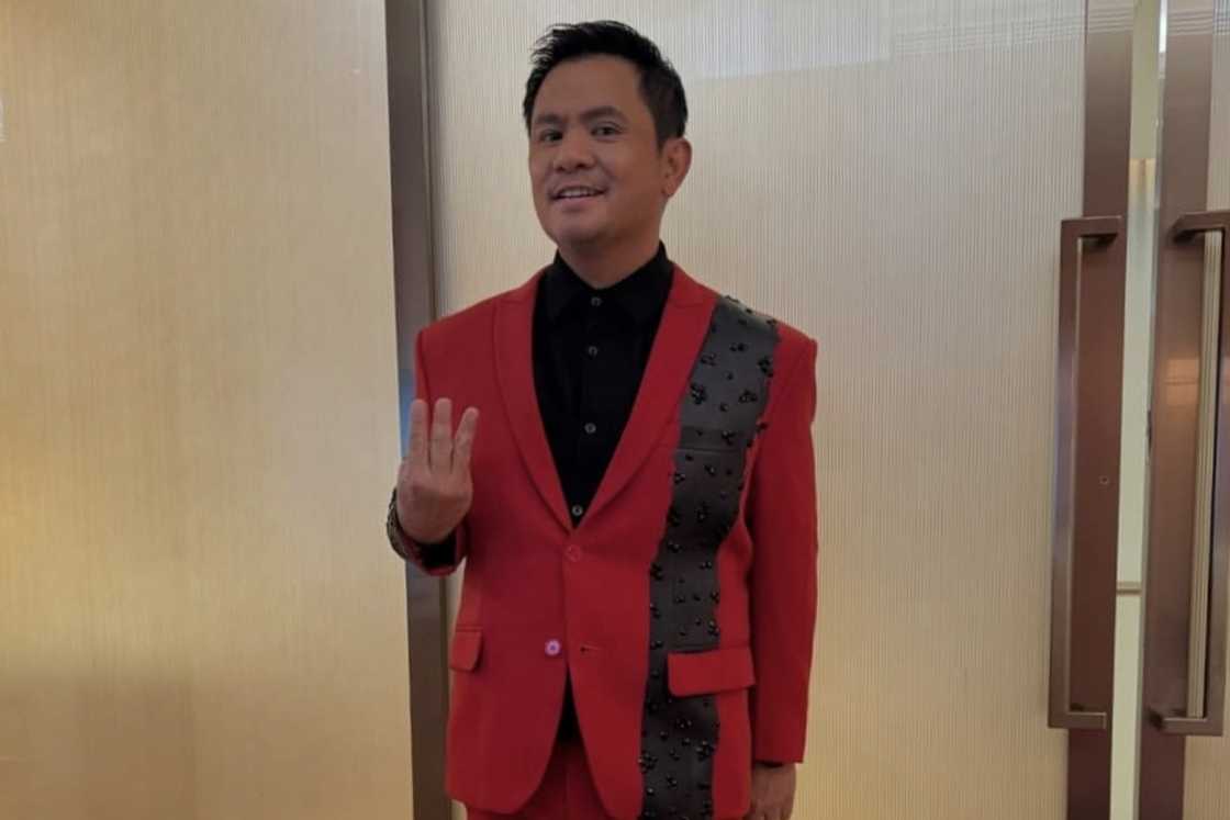 Ogie Alcasid, hinarap chismis ukol sa diumano’y planong pagsibak sa ilang hosts ng It’s Showtime Ogie Alcasid, hinarap chismis ukol sa diumano’y planong pagsibak sa ilang hosts ng It’s Showtime