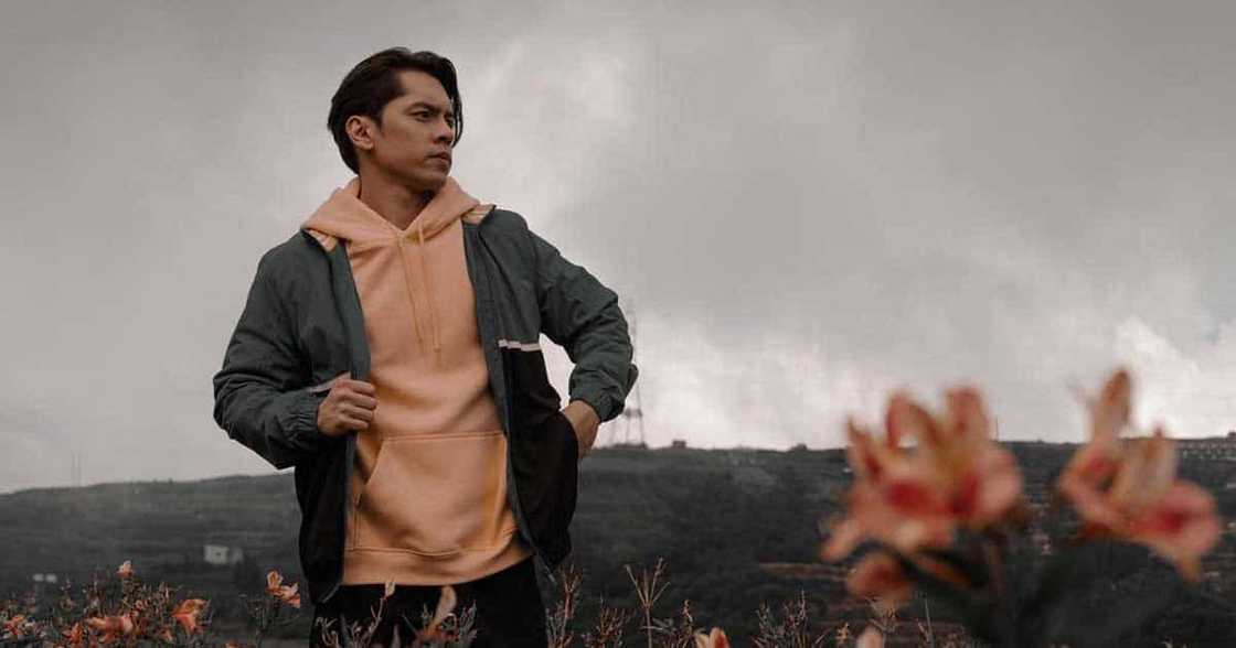 Carlo Aquino, ipinagtapat na “dating” ang estado nila ni Charlie Dizon Carlo Aquino, ipinagtapat na “dating” ang estado nila ni Charlie Dizon