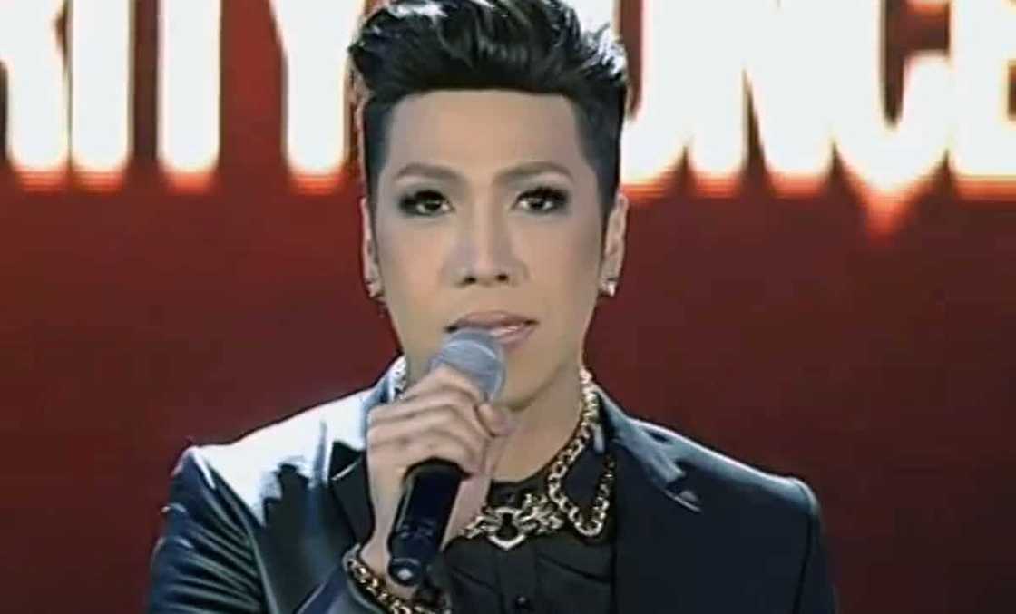 Vice Ganda at Ion Perez, pinakilig ang madlang people sa kanilang P1K monthsary gift challenge Vice Ganda at Ion Perez, pinakilig ang madlang people sa kanilang P1K monthsary gift challenge