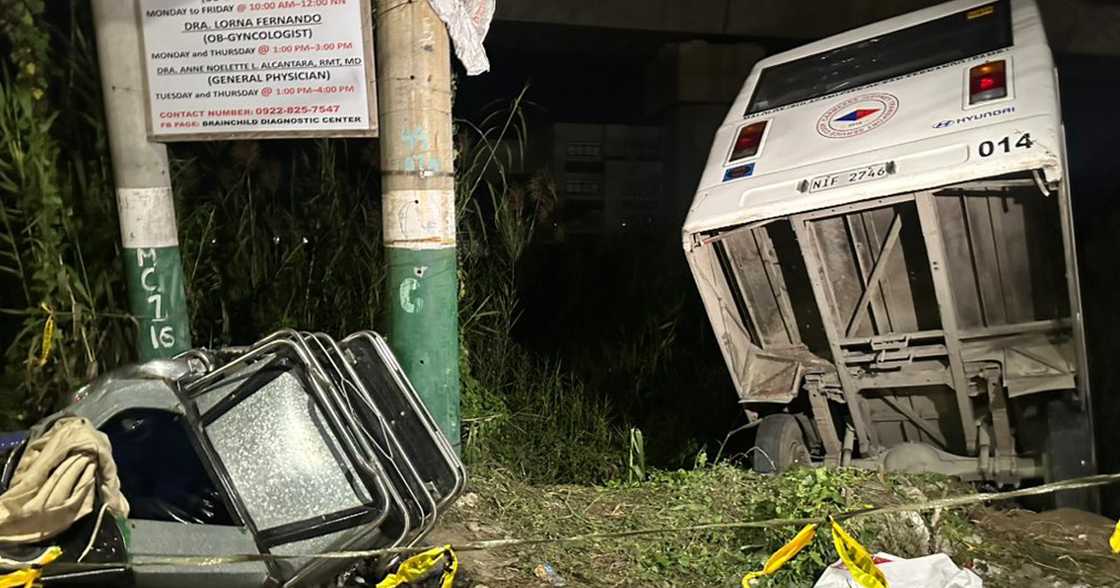 Mini bus, “lumipad” at nalaglag sa tulay sa MacArthur Highway; 2 patay