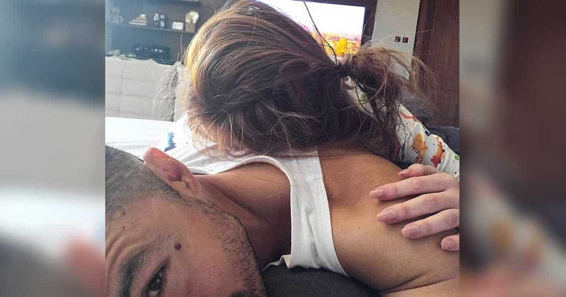 Ellen Adarna, pinapahanda si Derek Ramsay dahil iwa-wax nya buong katawan nito Ellen Adarna, pinapahanda si Derek Ramsay dahil iwa-wax nya buong katawan nito