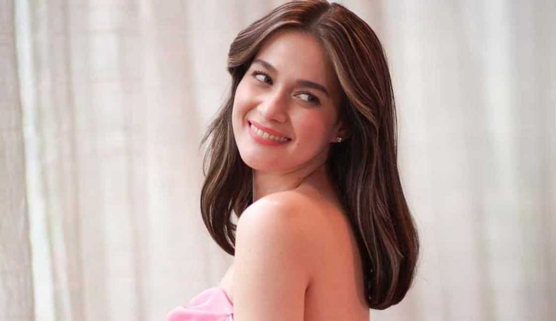 Bea Alonzo at Dominic Roque, nakalagay sa love lock ang wedding date Bea Alonzo at Dominic Roque, nakalagay sa love lock ang wedding date