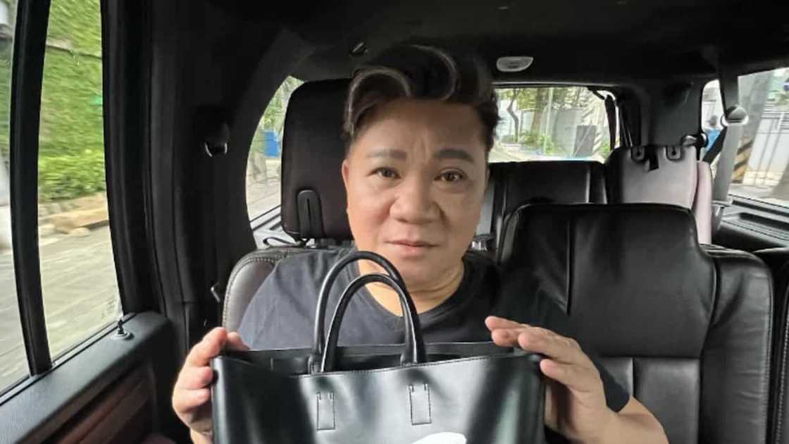 Allan K, unang umuwi ngunit bumalik para pumirma sa courtesy letter ayon kay Cristy Allan K, unang umuwi ngunit bumalik para pumirma sa courtesy letter ayon kay Cristy