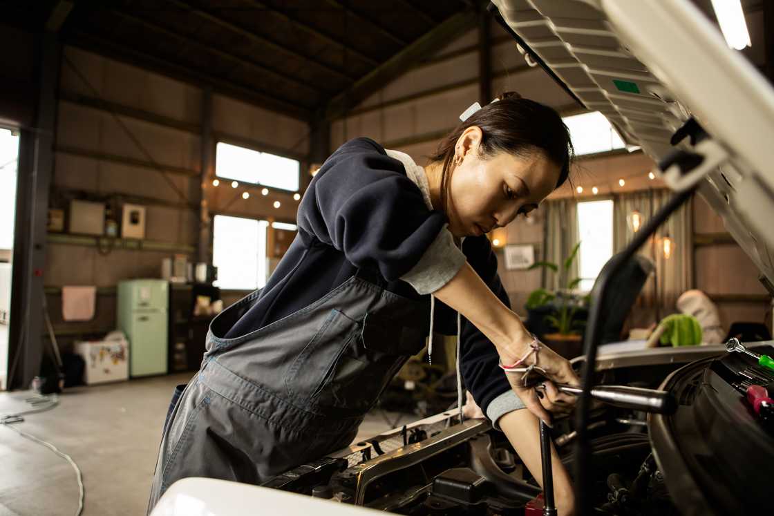 A lady mechanic A lady mechanic