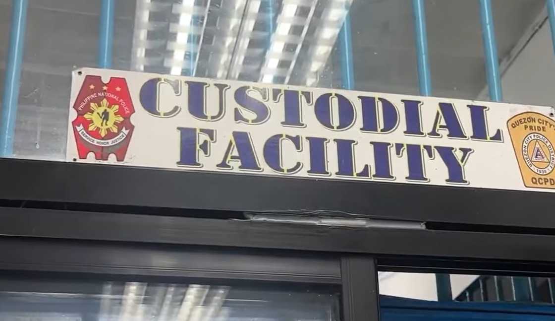 3 ina, arestado matapos mang-agaw umano ng cellphone sa QC; 'Para sa school supplies,' giit nila 3 ina, arestado matapos mang-agaw umano ng cellphone sa QC; 'Para sa school supplies,' giit nila