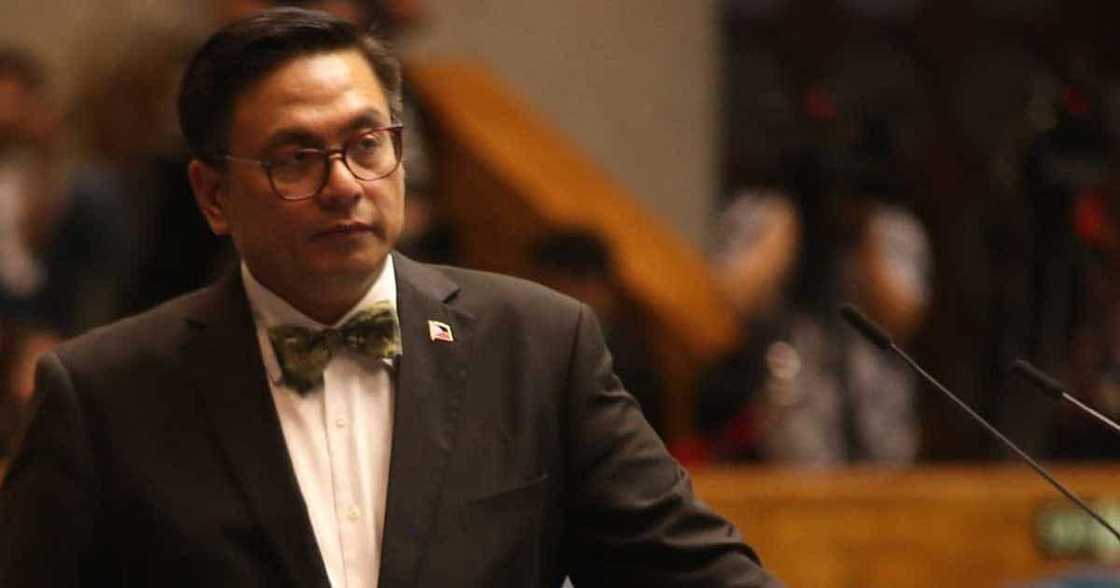 Mga residente na-trap pagkatapos lagyan ng BuCor ng pader ang daan; “Illegal yan!” Ani Rep. Biazon Mga residente na-trap pagkatapos lagyan ng BuCor ng pader ang daan; “Illegal yan!” Ani Rep. Biazon