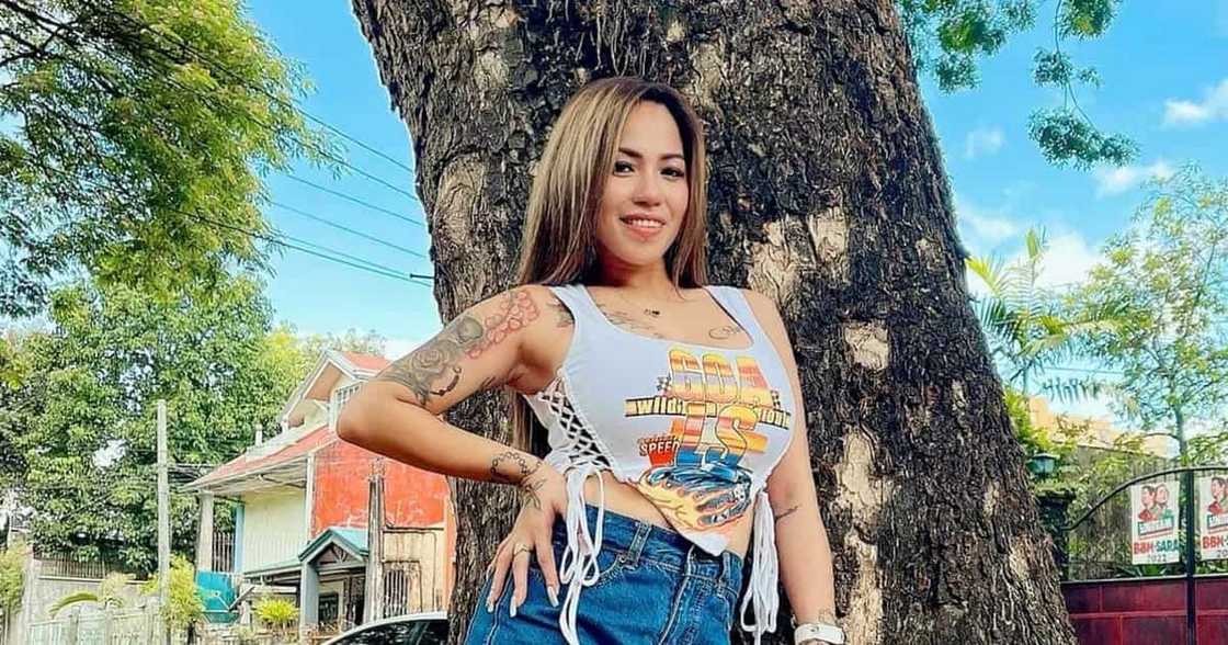 Madam Inutz, ibinida ang picture nila ni Idol Raffy kalakip ng paniningil: "Till tomorrow lang po" Madam Inutz, ibinida ang picture nila ni Idol Raffy kalakip ng paniningil: "Till tomorrow lang po"