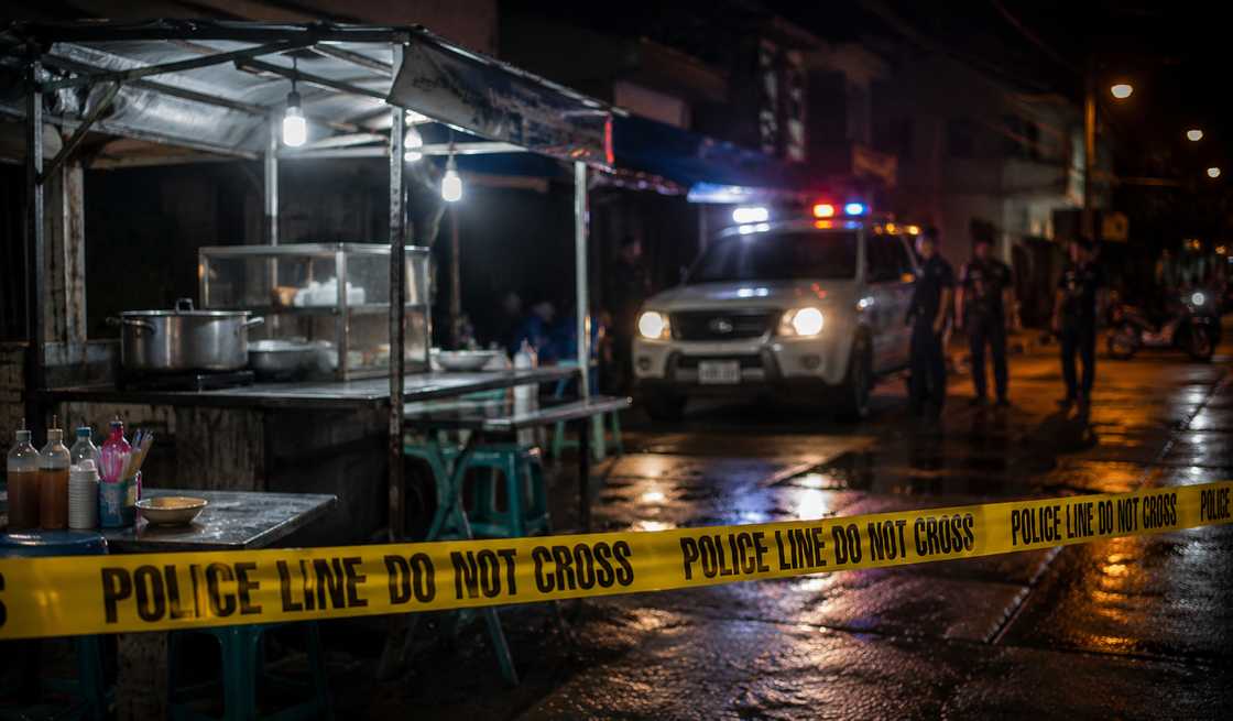 Pares vendor binugbog, pinagsasaksak hanggang mamatay ng mga customer dahil sa ‘meatless’ na order Pares vendor binugbog, pinagsasaksak hanggang mamatay ng mga customer dahil sa ‘meatless’ na order