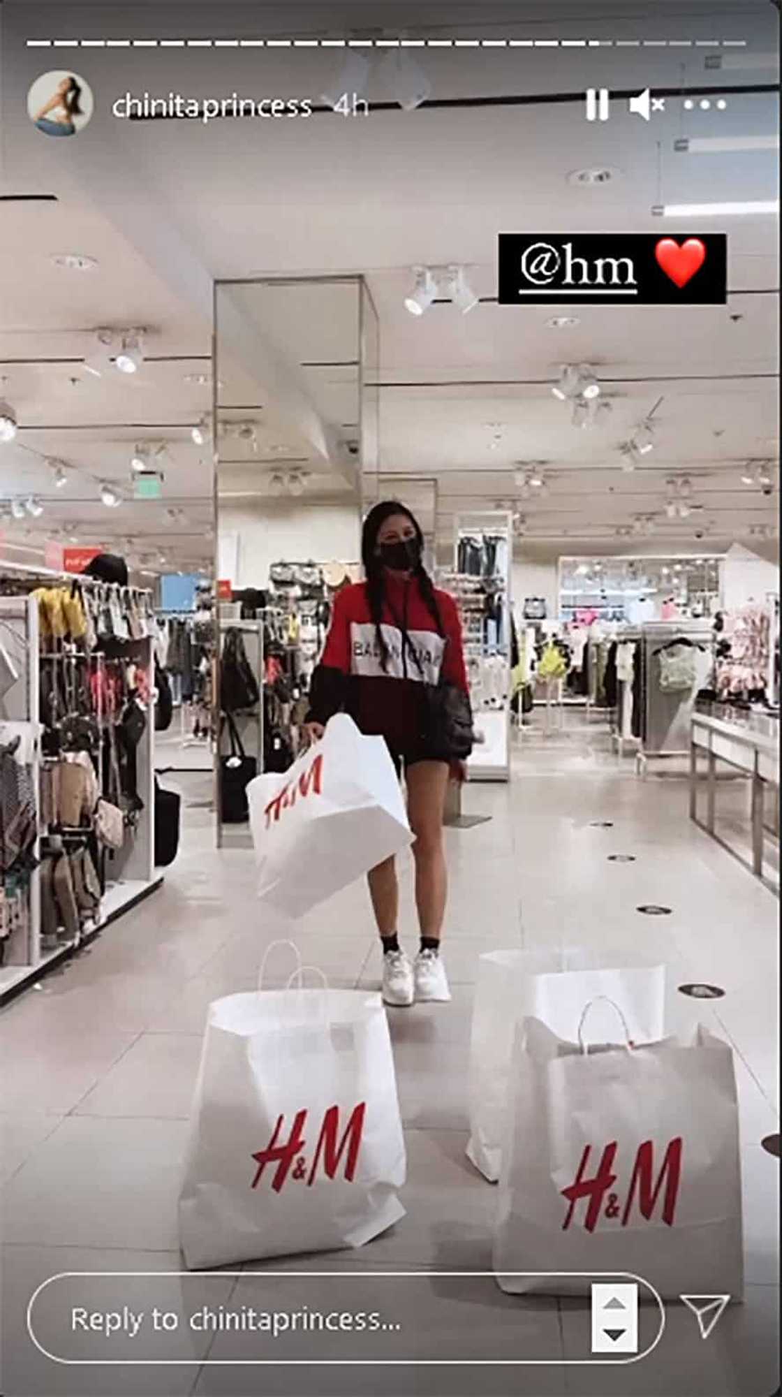 Kim Chiu, nag- shopping para sa kanyang bago at bonggang OOTDs na gagamitin para sa buong linggo Kim Chiu, nag- shopping para sa kanyang bago at bonggang OOTDs na gagamitin para sa buong linggo