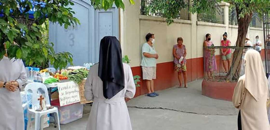 Mga madre, nag setup ng community pantry sa kabila ng isyu ng red-tagging