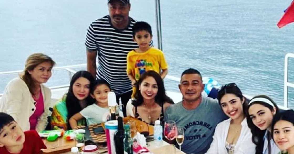 Sam Cruz on her relationship with her dad’s current partner & their kids (@cesarbuboymontano) Sam Cruz on her relationship with her dad’s current partner & their kids (@cesarbuboymontano)