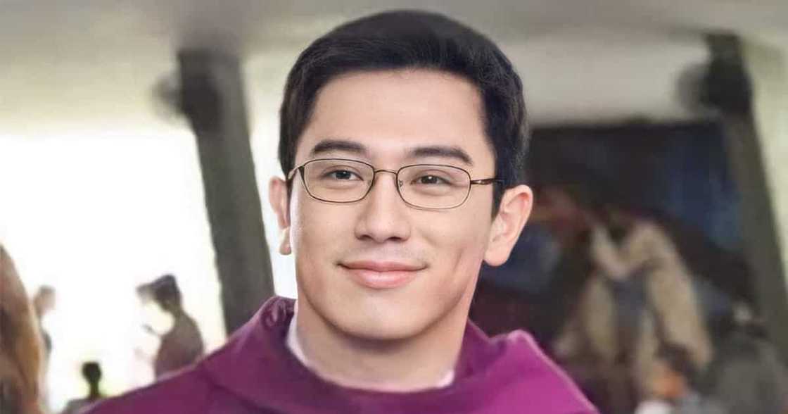 Viral photos ni Fr. Ferdinand Santos, edited daw ayon sa nakababatang kapatid nito Viral photos ni Fr. Ferdinand Santos, edited daw ayon sa nakababatang kapatid nito
