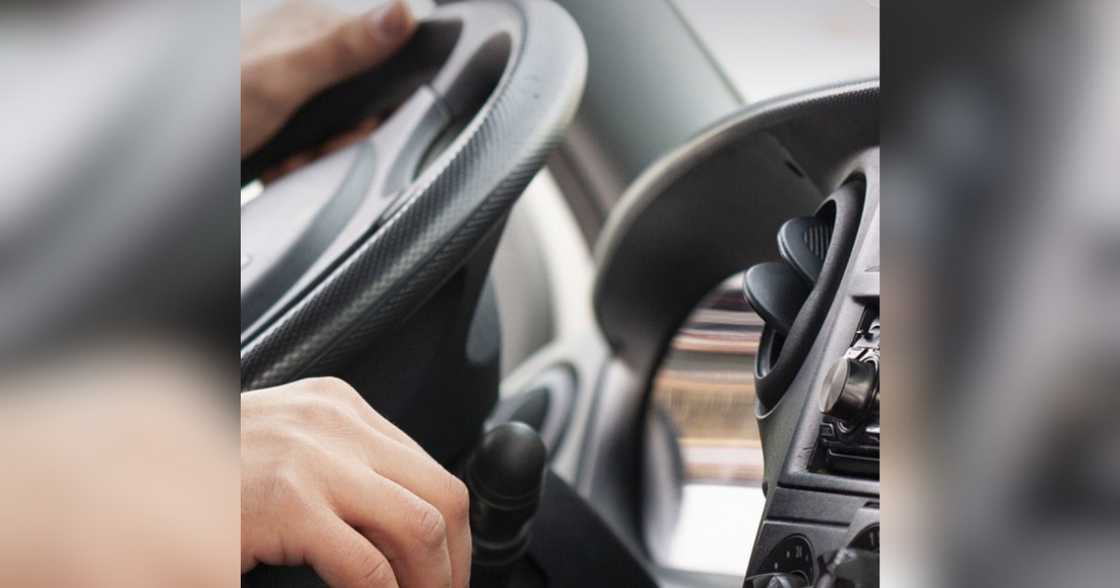 Estudyante, inakusahan ang driver ng kabastusan; Driver, itinanggi ang paratang Estudyante, inakusahan ang driver ng kabastusan; Driver, itinanggi ang paratang