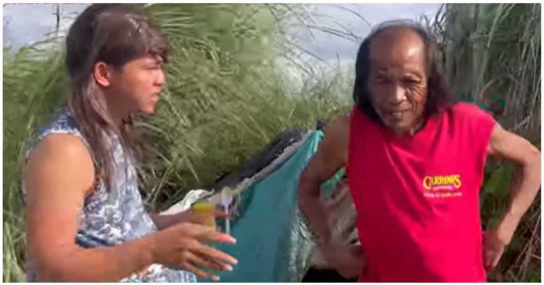 Virgelyn, natulungan ang lalaking sa imburnal na lang kumukuha ng tubig inumin Virgelyn, natulungan ang lalaking sa imburnal na lang kumukuha ng tubig inumin