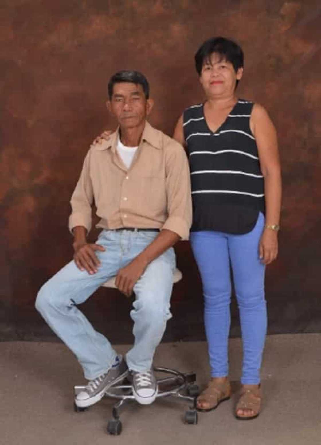 Anak ng kargador, proud na nakapagtapos sa sikap at sakripisyo ng kanyang ama Anak ng kargador, proud na nakapagtapos sa sikap at sakripisyo ng kanyang ama