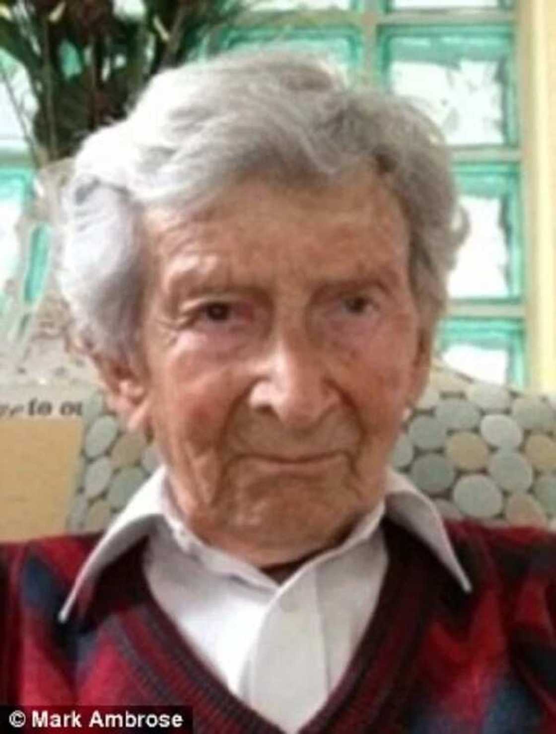91-year-old-man-drink-urine-stay-young-healthy 91-year-old-man-drink-urine-stay-young-healthy