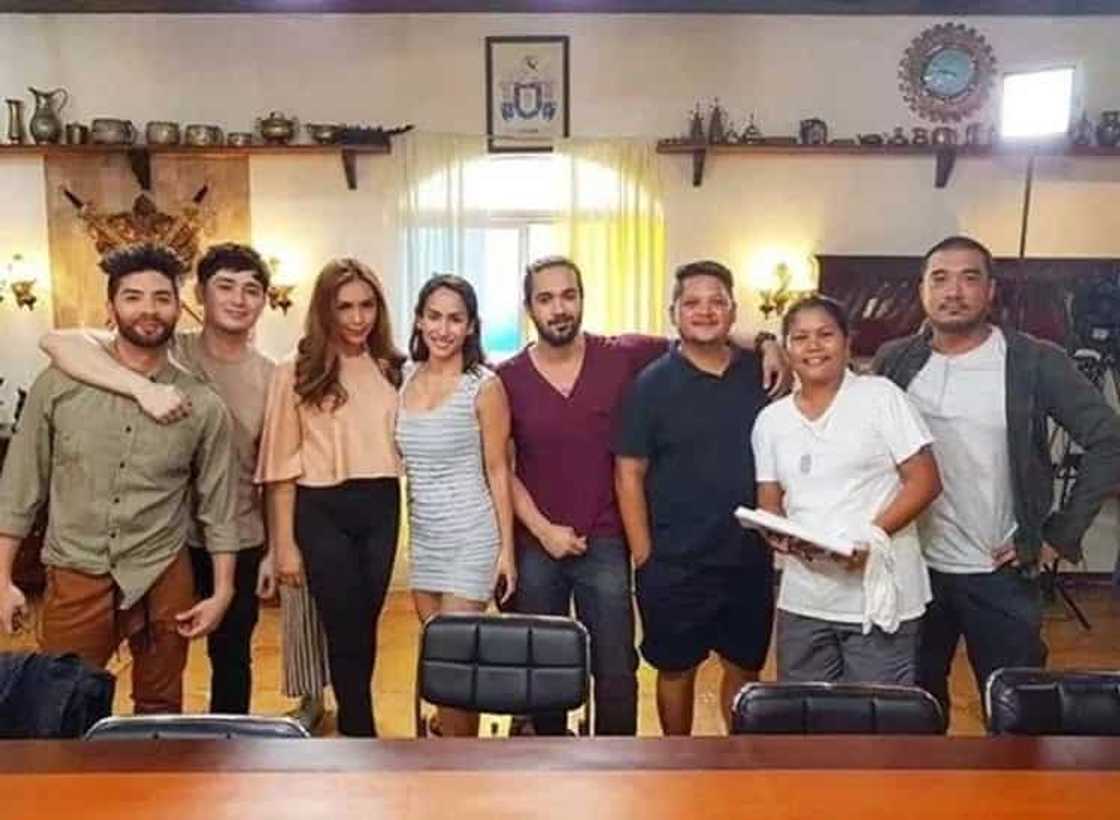 Alleged ghost leg appears in La Luna Sangre cast photo