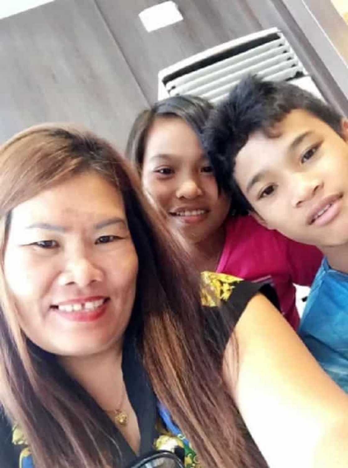 Kinaya ng mag-isa! Inspiring story of a Pinay OFW who provided for her kids alone after being cheated on by her husband Kinaya ng mag-isa! Inspiring story of a Pinay OFW who provided for her kids alone after being cheated on by her husband