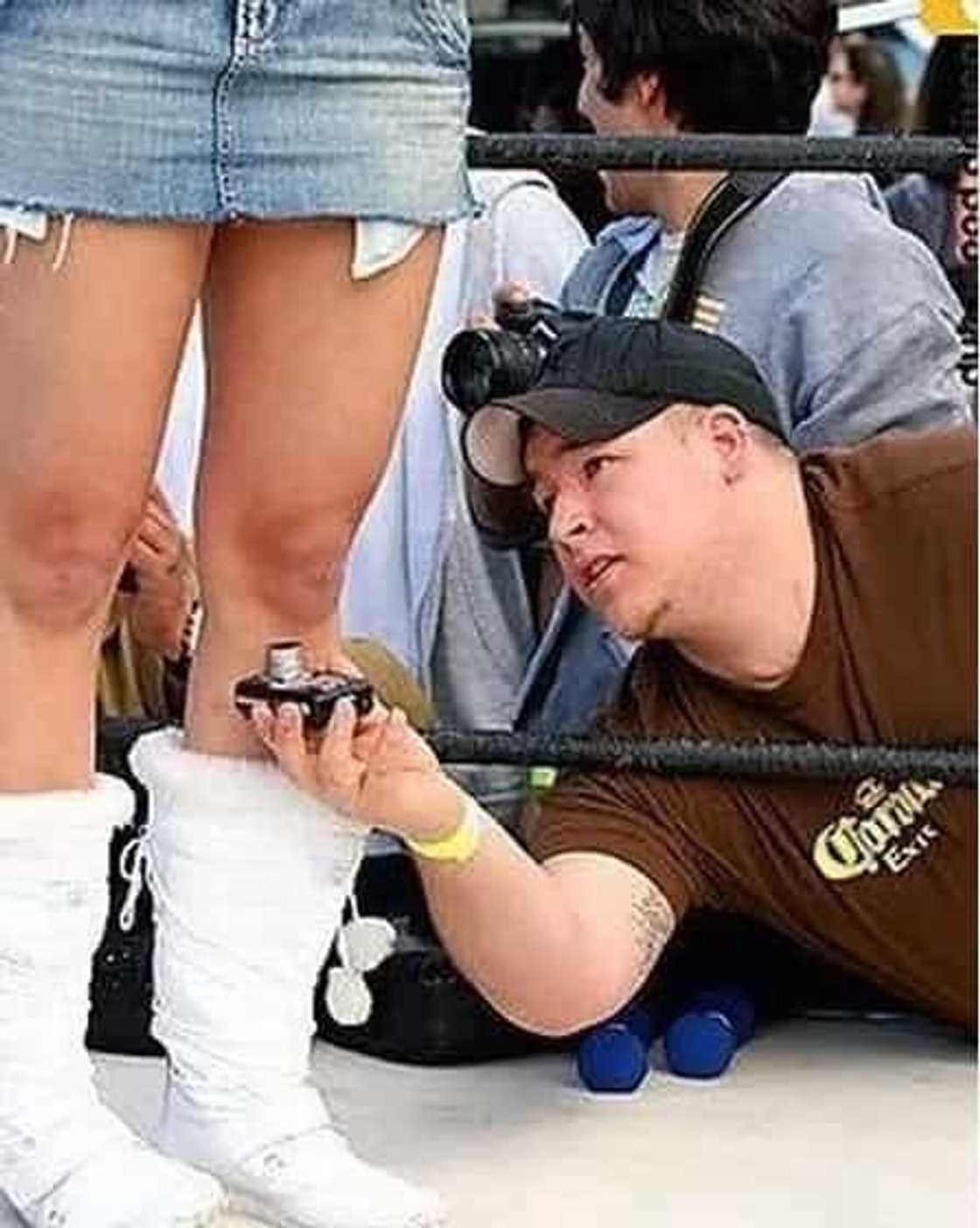 7 photos of guys staring at women's assets 7 photos of guys staring at women's assets